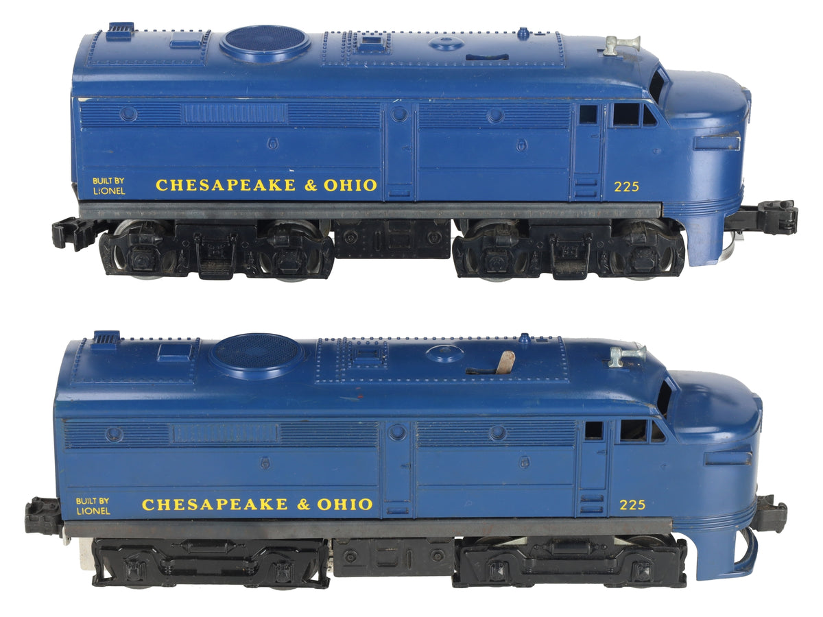 Lionel 225 Vintage O Chesapeake & Ohio AA Diesel Locomotive Set VG
