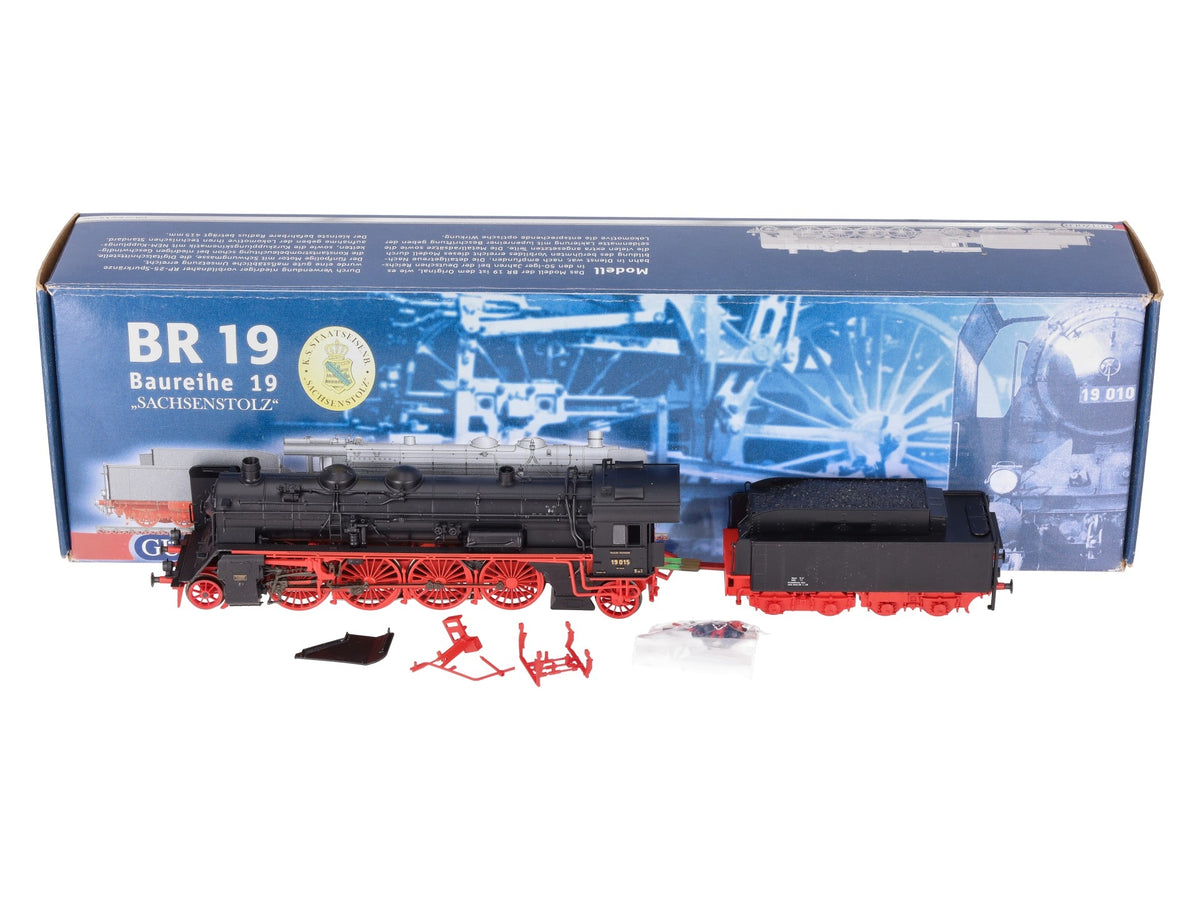 Gutzold 48330 HO Scale BR 19 2-8-2 Steam Locomotive w/ Tender #19015 EX/Box