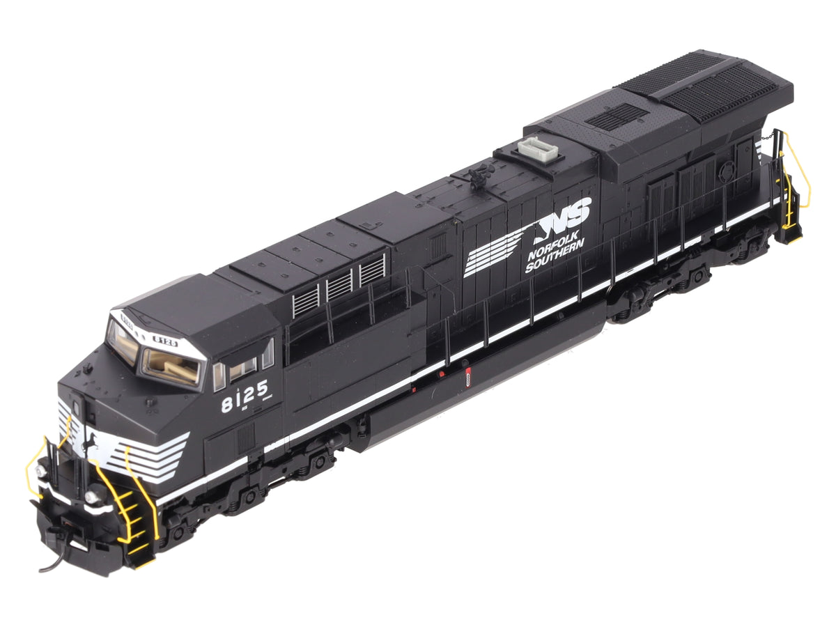 Walthers 910-20232 HO Scale NS GE ES44AC GEVO Diesel Locomotive #8125 -Sound/DCC EX/Box
