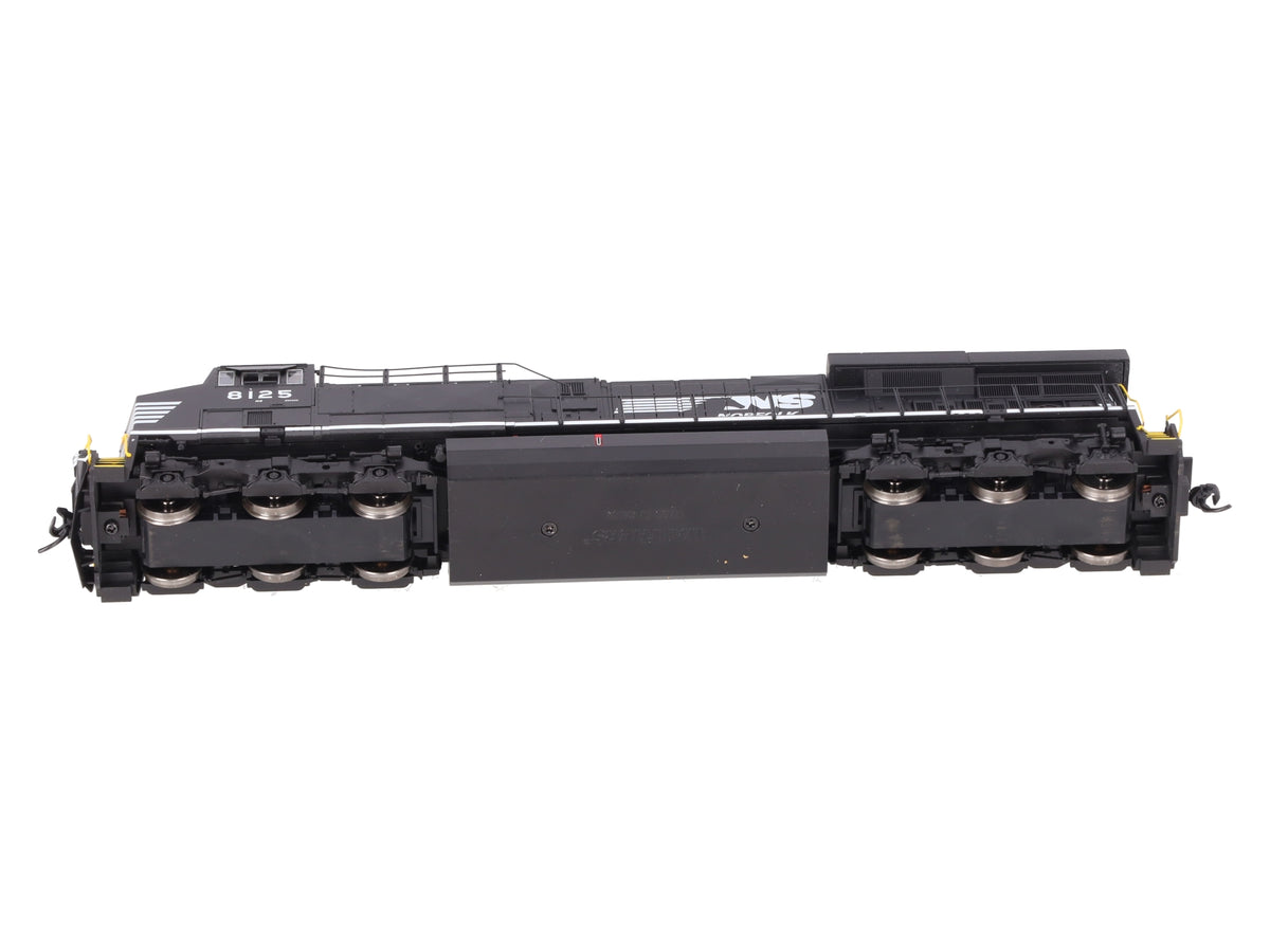 Walthers 910-20232 HO Scale NS GE ES44AC GEVO Diesel Locomotive #8125 -Sound/DCC EX/Box