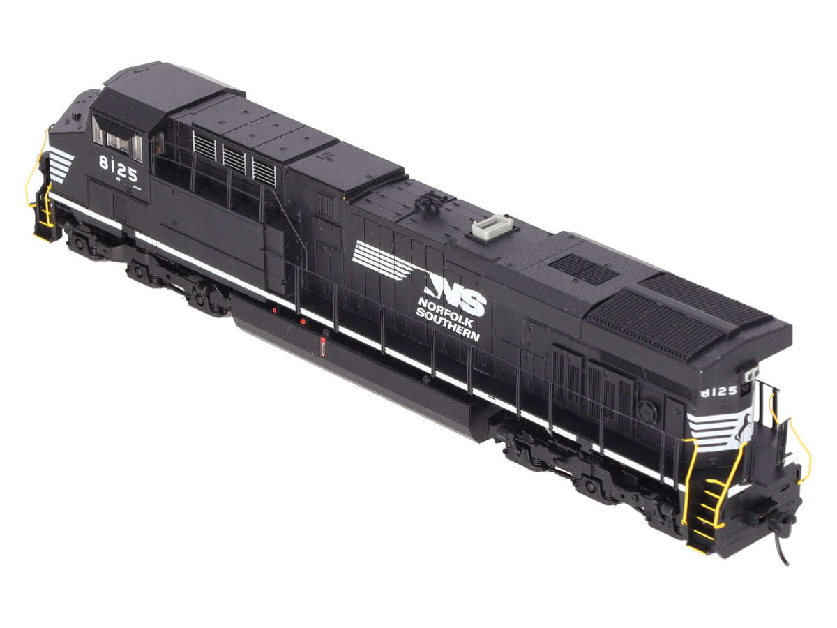 Walthers 910-20232 HO Scale NS GE ES44AC GEVO Diesel Locomotive #8125 -Sound/DCC EX/Box