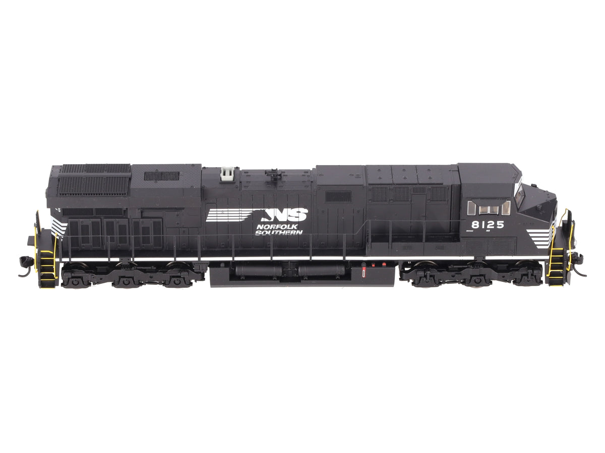 Walthers 910-20232 HO Scale NS GE ES44AC GEVO Diesel Locomotive #8125 -Sound/DCC EX/Box