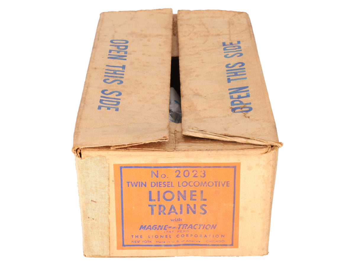 Lionel 2023 Vintage O Union Pacific Alco AA Diesel Locomotives - Silver & Gray/Box