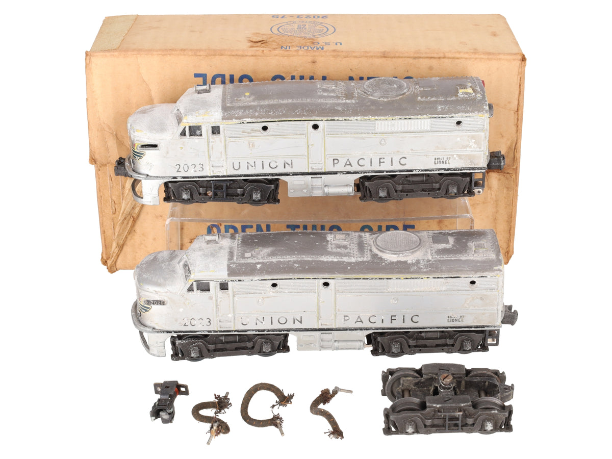 Lionel 2023 Vintage O Union Pacific Alco AA Diesel Locomotives - Silver & Gray/Box