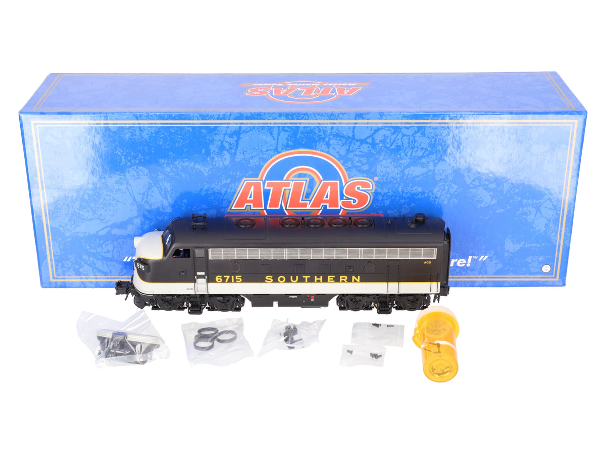 Atlas 30138083 O Southern Railroad Powered F-7A Diesel Locomotive #6715- 3 Rail EX/Box