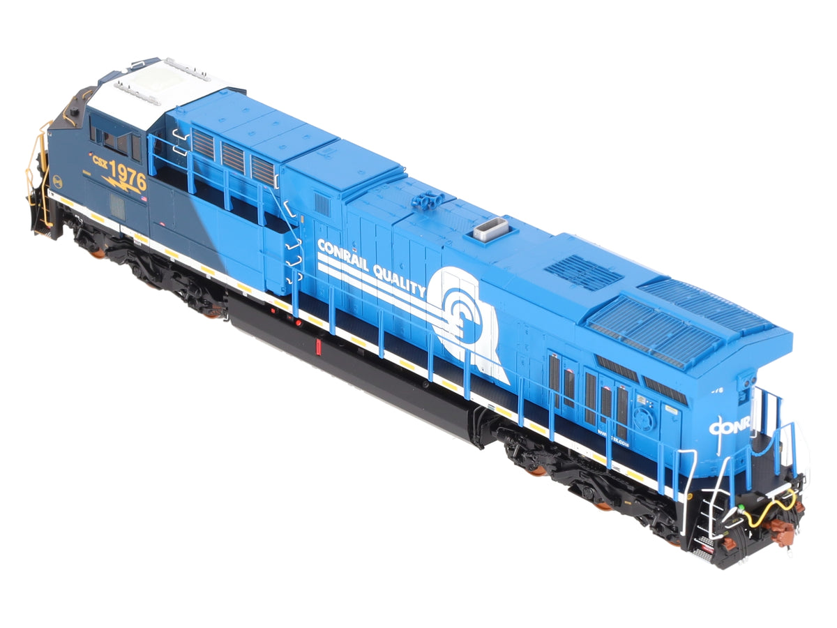 Scale Trains SXT39907 GE ES44AH CSX Diesel Locomotive #1976 LN/Box