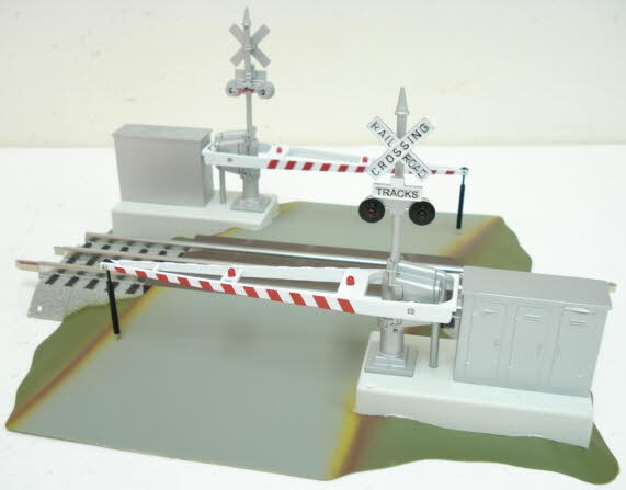 Lionel 6-12062 O Grade Crossing With Gates & Flashers LN/Box