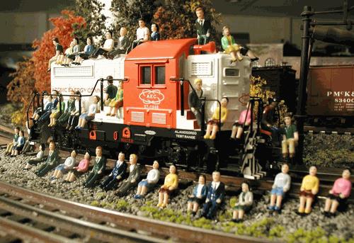 RMT 942317 O And O-27 BEEPeople Seated Painted Figures (Set of 48)