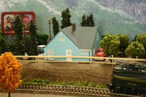 Imex 6312 N Scale Gray Levittown Ranch House Building Assembled