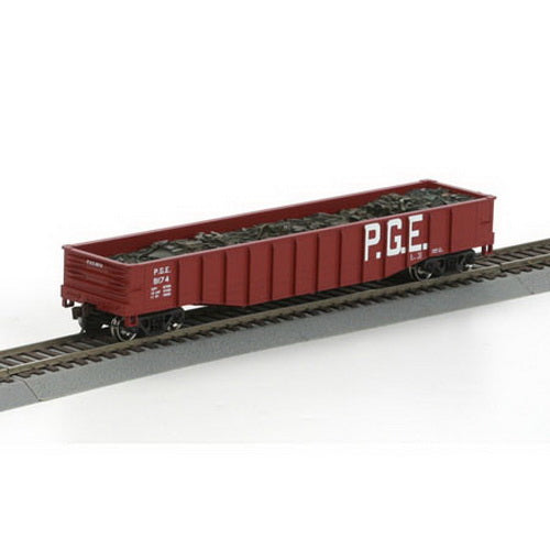 Athearn 74862 HO Scale Pacific Great Eastern 50' Gondola w/Scrap Load #9174