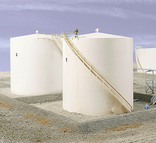 Walthers 933-3168 HO Scale Tall Storage Tank With Retention Berms Kit