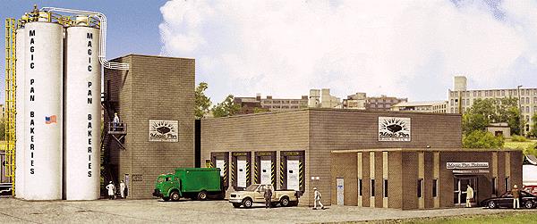 Walthers 933-2915 HO Magic Pan Commercial Bakeries Structure Kit