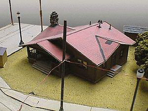 Alpine Division Scale Models 576 Brown Bungalow w/garage