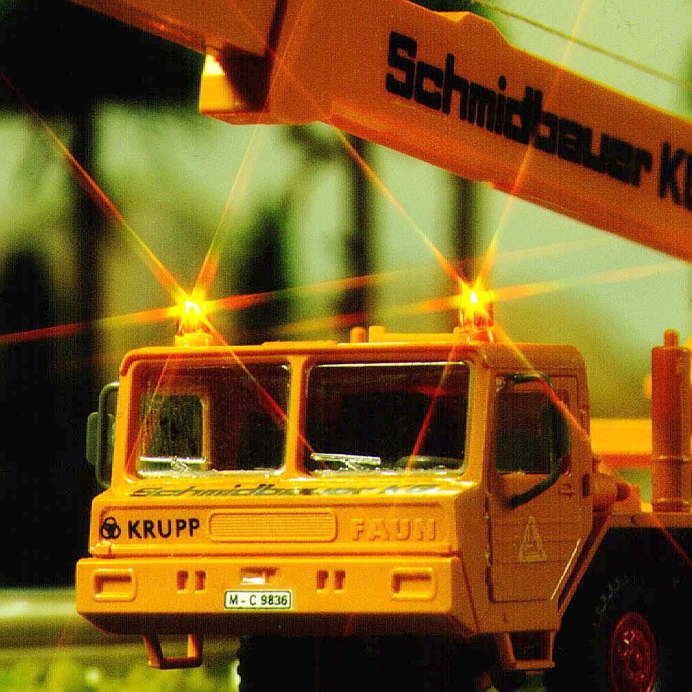 Busch 5918 HO Scale Flashing Lights Beacons Amber Construction (Set of 2)