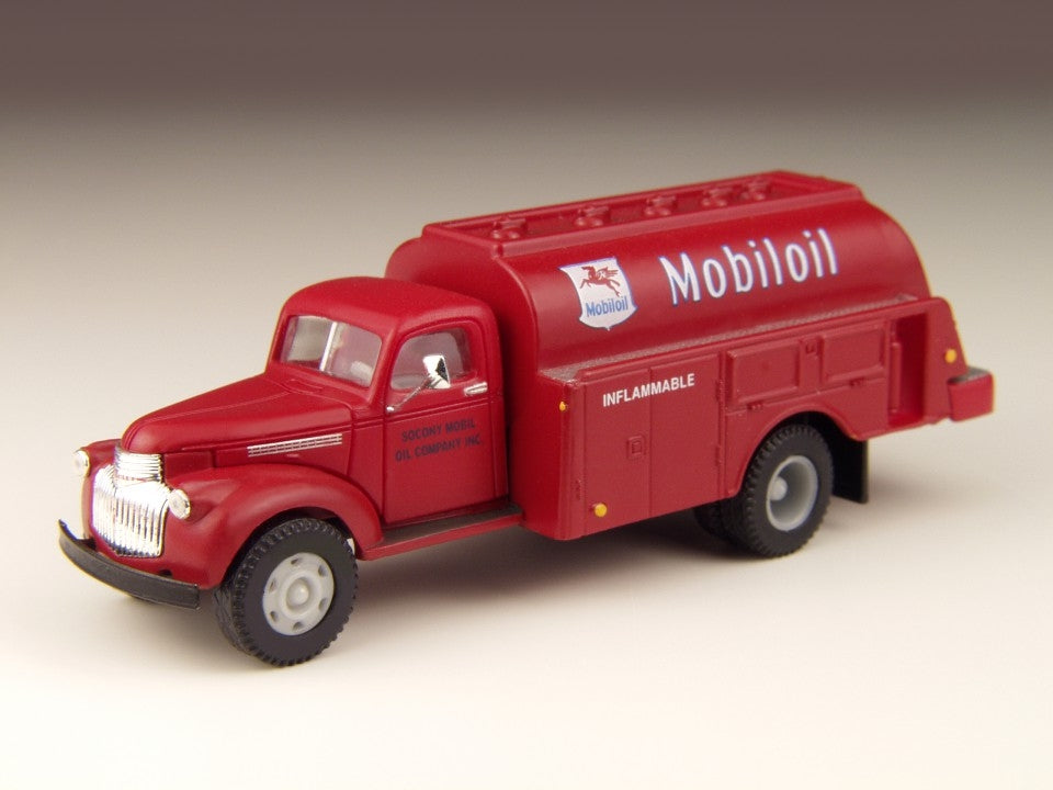 Classic Metal Works 30301 HO Mini Metals Mobil Oil '41-'46 Chevrolet Tank Truck