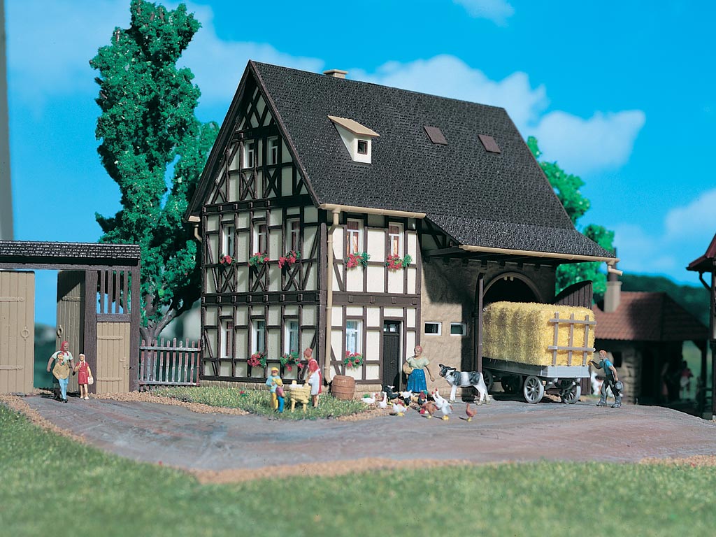 Vollmer 3731 HO Scale Bauewrnhaus Mit Scheun (Farmhouse w/ Barn) Building Kit