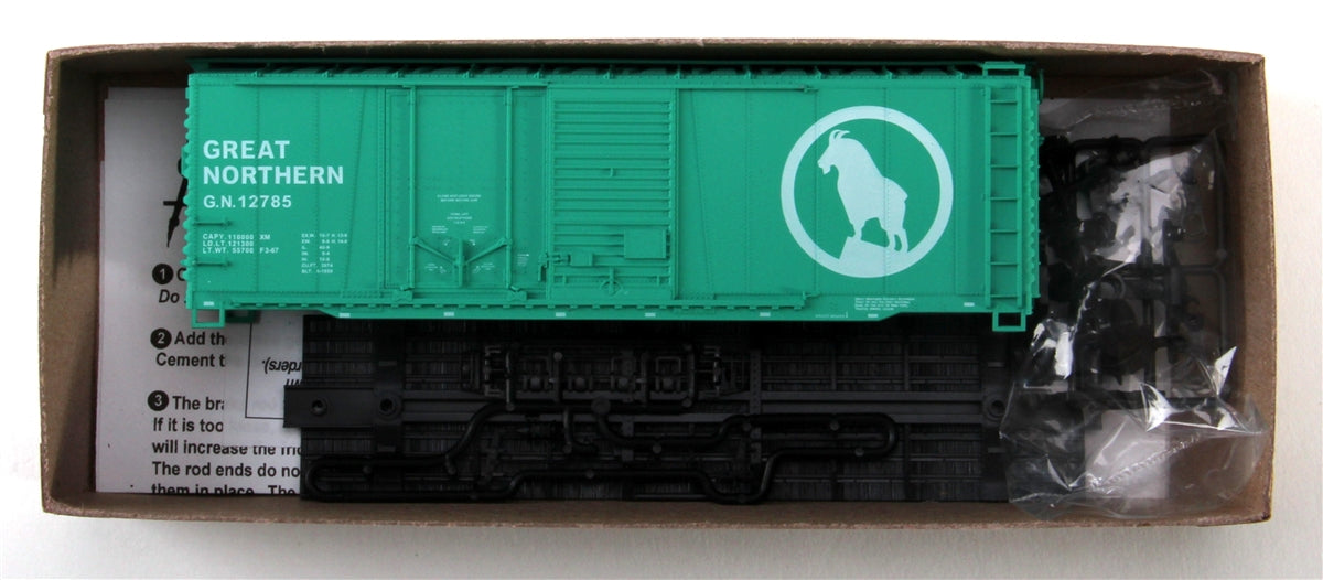 Accurail 3814 HO Scale Great Northern 40' Combo Door Boxcar # 12785 Kit