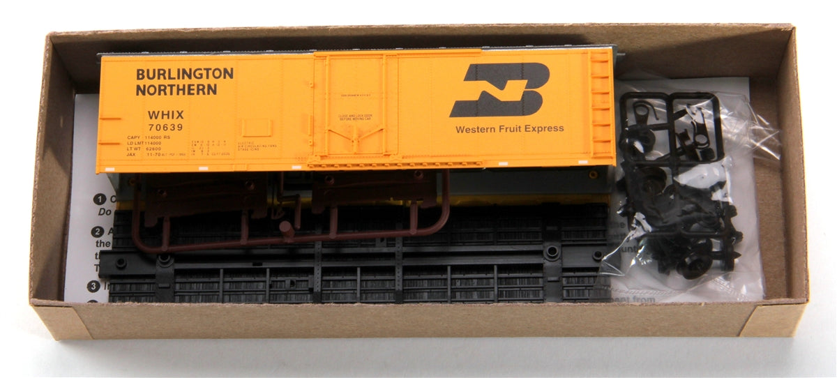 Accurail 8508 HO Scale Burlington Northern Plug Door 40' Steel Reefer #70639 Kit