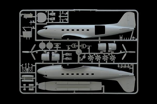 Italeri 0127 1:72 C47 Skytrain (Dakota) Military Aircraft Plane Model Kit