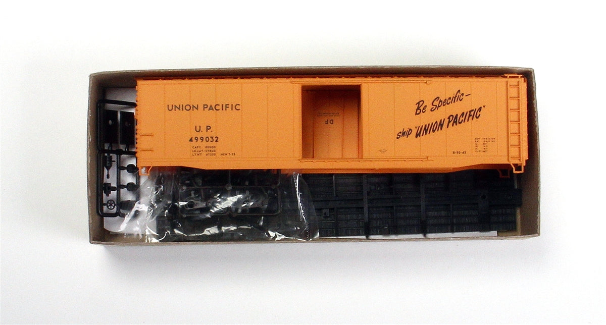 Accurail 5133 HO Scale Union Pacific 50' Plug Door Boxcar Kit