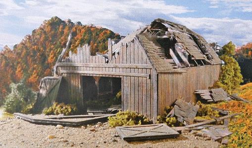 Branchline 649 The Fallen Barn Kit