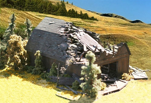 Branchline 649 The Fallen Barn Kit