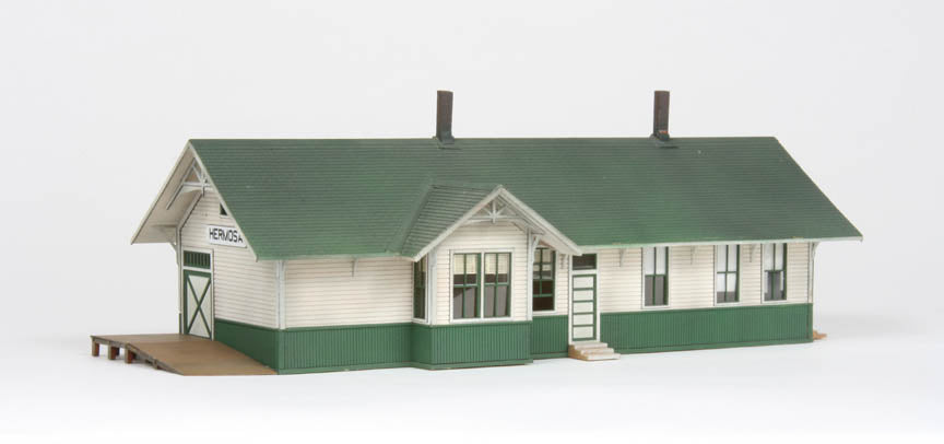 American Model Builders 127 HO UP Standard 24'X64' Depot W/Dock Laser Art Kit