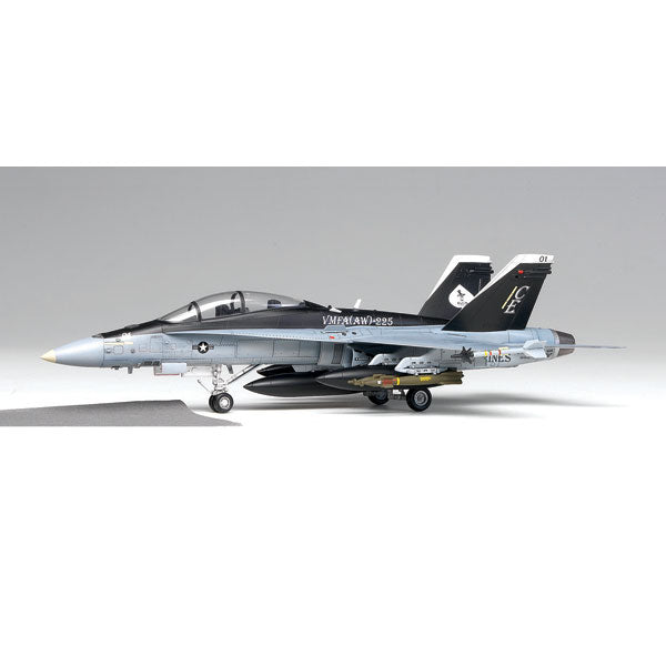 Academy 12422 1:72 F/A-18D Hornet US Marines Corps Military Aircraft Plane Kit