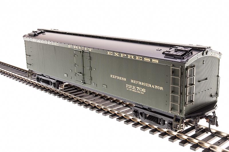 Broadway Limited 1863 HO PFE GACX 53'6" Wood Express Reefer #724,738 (Pack of 2)
