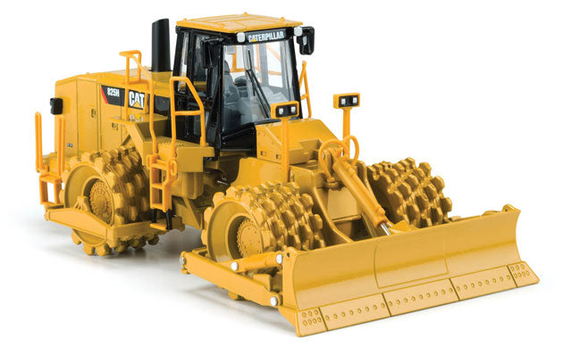 Norscot 55165 1:50 Caterpillar 825H Soil Compactor Die Cast Model Replica NIB