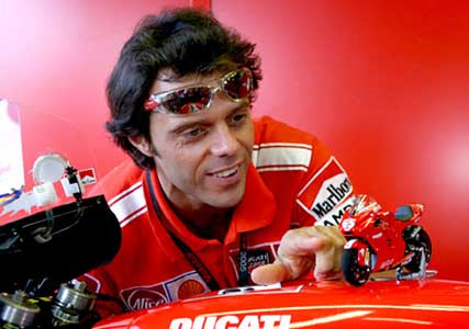 Tamiya 14101 1:12 Ducati Desmosedici Racing Motorcycle