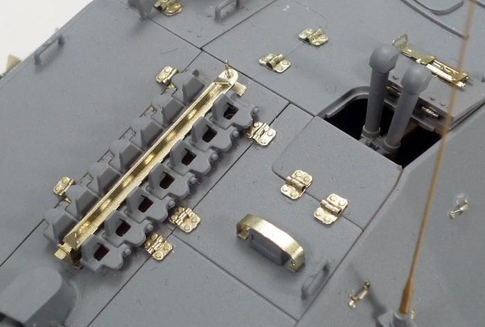 Tamiya 25156 1:35 Jagdpanzer 38(t) Hetzer Mid Production Military Tank Kit