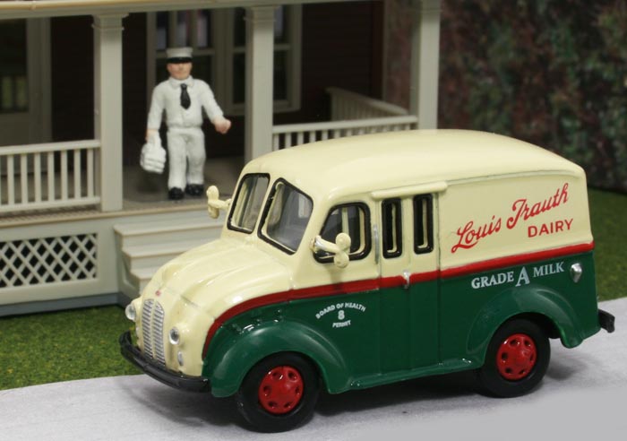 American Heritage Models 87002 HO Divco 1950 Delivery Truck: Louis Trauth Dairy