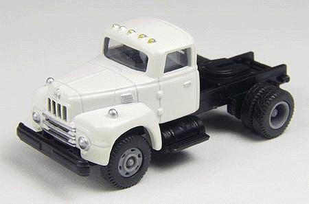 Classic Metal Works 31113 HO Mini Metals Undecorated White Tractor IH R-190