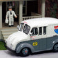 American Heritage Models 87006 1:87 "Melville Dairy, IL" with Milkman & Carrier