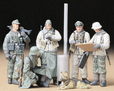 Tamiya 35212 1:35 German Soldiers At Field Briefing