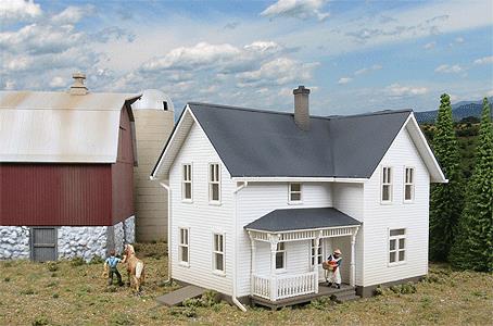 Walthers 933-3333 HO Lancaster Farmhouse Kit
