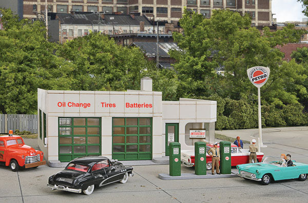 Walthers 933-3479 HO Cornerstone Cruisin' Winner's Circle Petro Building Kit