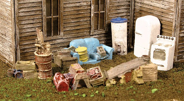Monroe Models 2302 HO Mini-Tales TM Back Yard Junk White Metal Kit