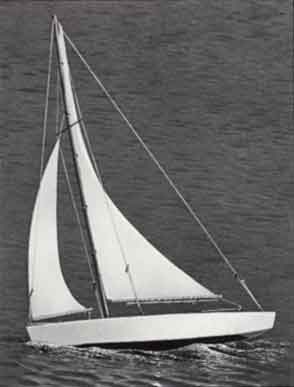 Dumas 1102 17" Ace Sloop Boat Kit