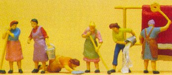 Preiser 10059 HO Cleaning Housewives Figures with Accessories (Set of 6)