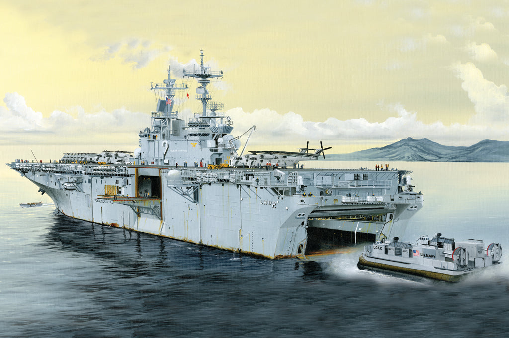 Hobby Boss Models 83403 1:700 USS ESSEX LHD-2 Ship Plastic Model Kit
