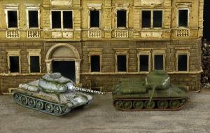 Italeri 7515 T-34/85 RUSSIAN1:72 Military Tank Model Kit