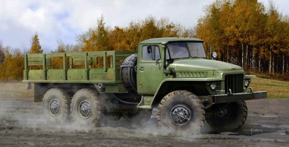 Trumpeter 01027 1:35 Russian URAL-375D Truck Military Vehicle Model Kit