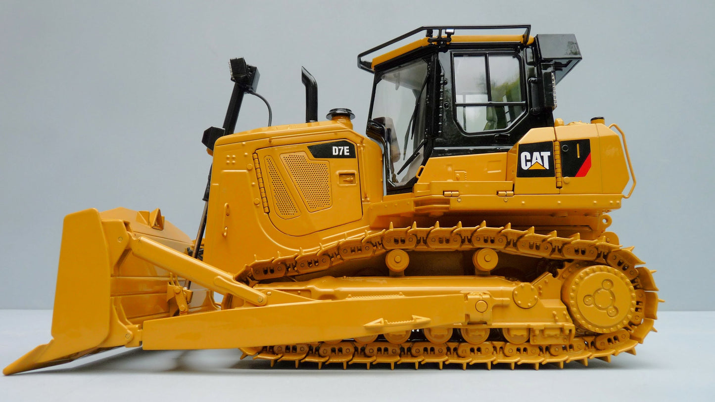 Norscot 55224 1:50 Caterpillar D7E Track-Type Tractor W/Electric Drive DieCast