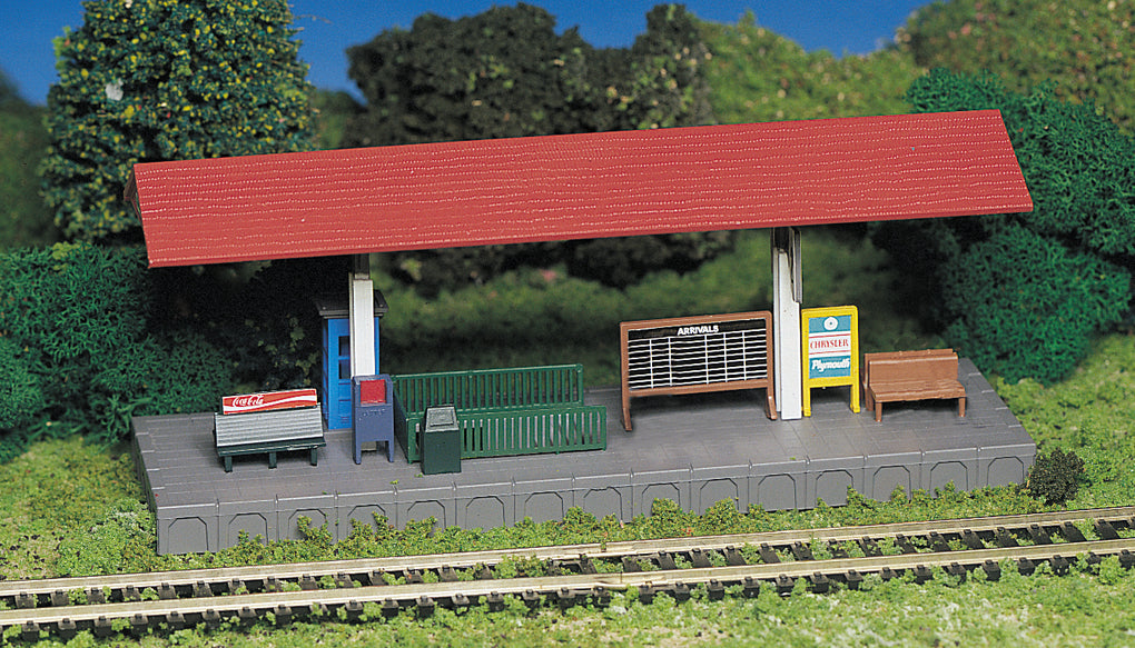 Bachmann 45906 N Station Platform w/Roof & Figure
