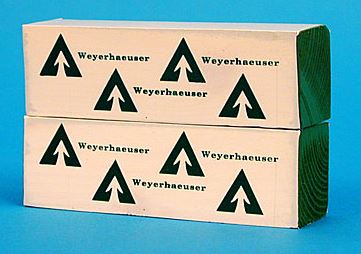USA Trains R1740W G Weyerhaeuser Pallet Load