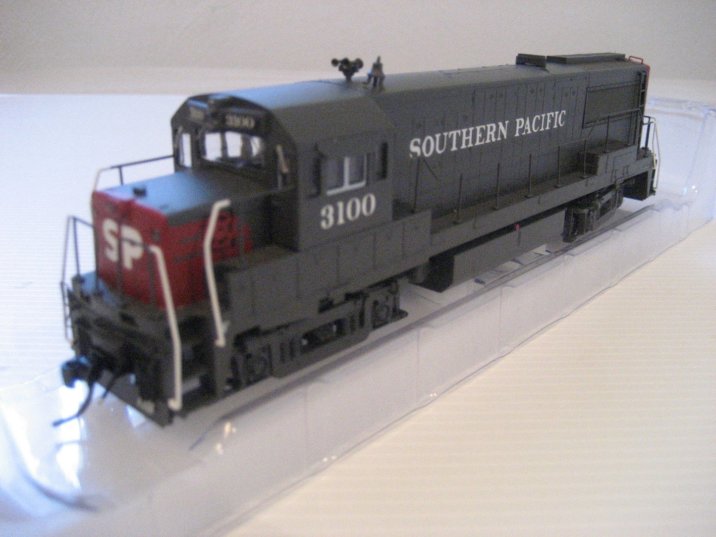 Bowser 23856 HO Southern Pacific GE U25B Diesel Locomotive w/LokSound/ DCC #3100