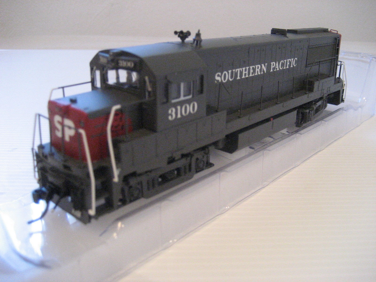 Bowser 23856 HO Southern Pacific GE U25B Diesel Locomotive w/LokSound/ DCC #3100