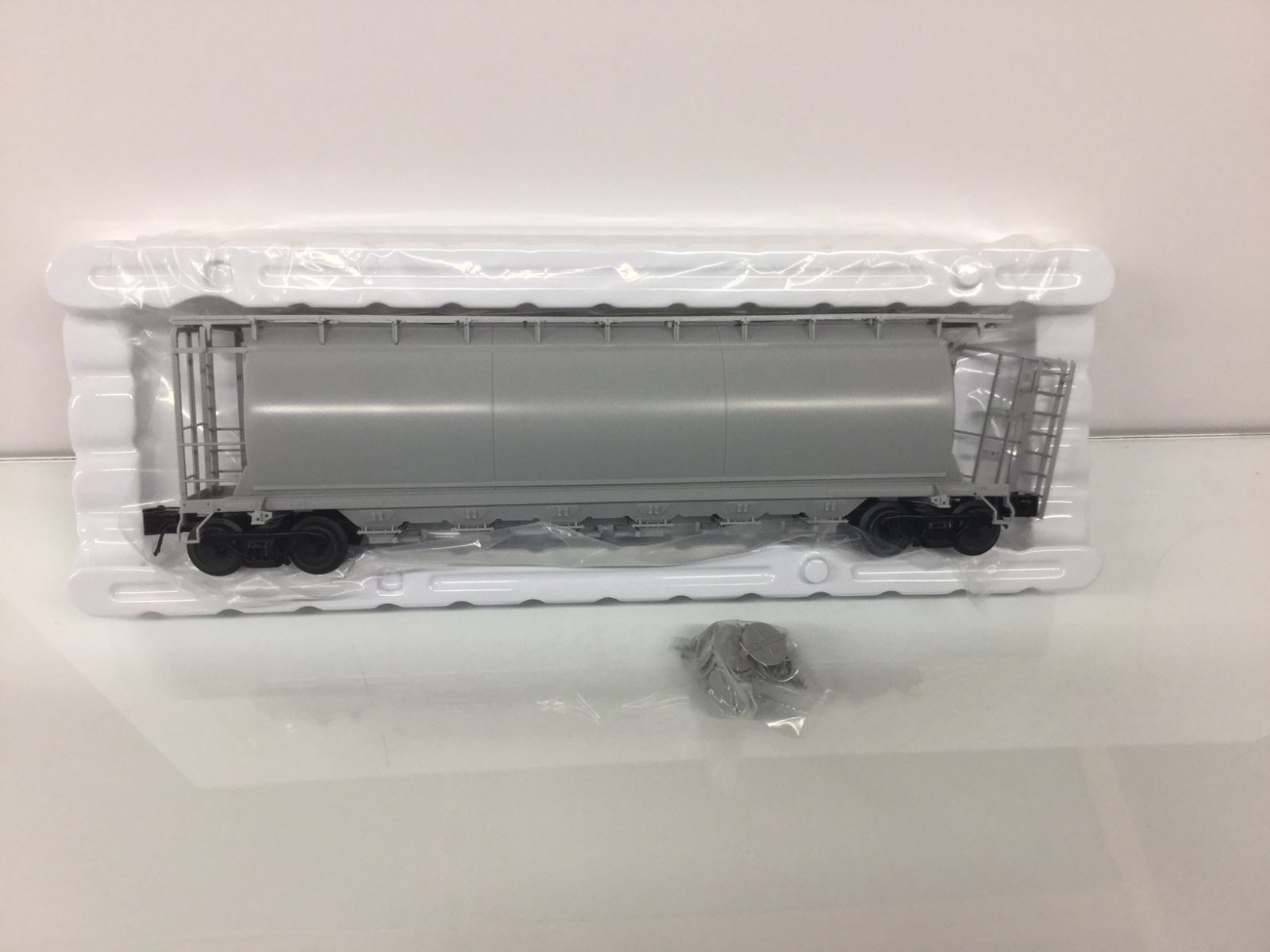 Atlas 3001211 O Undecorated 6-Bay Cylindrical Hopper 3-Rail